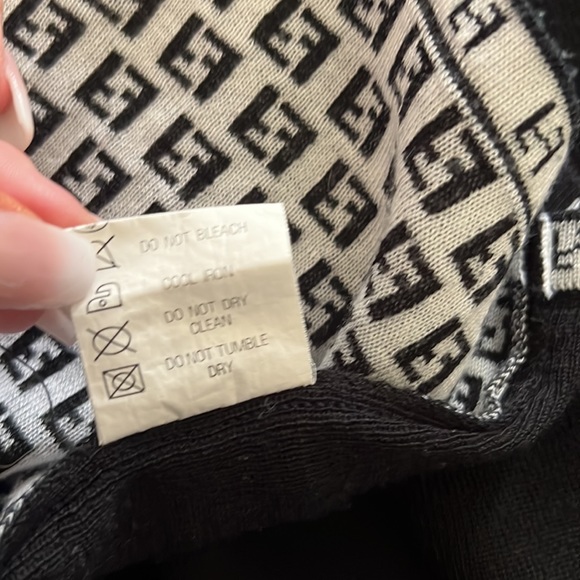 Authentic Fendi zucca shirt - Picture 4 of 11